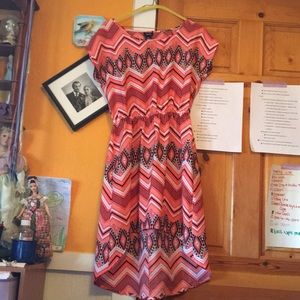 Knee length dress. Swoop neck line. Short-sleeved.
